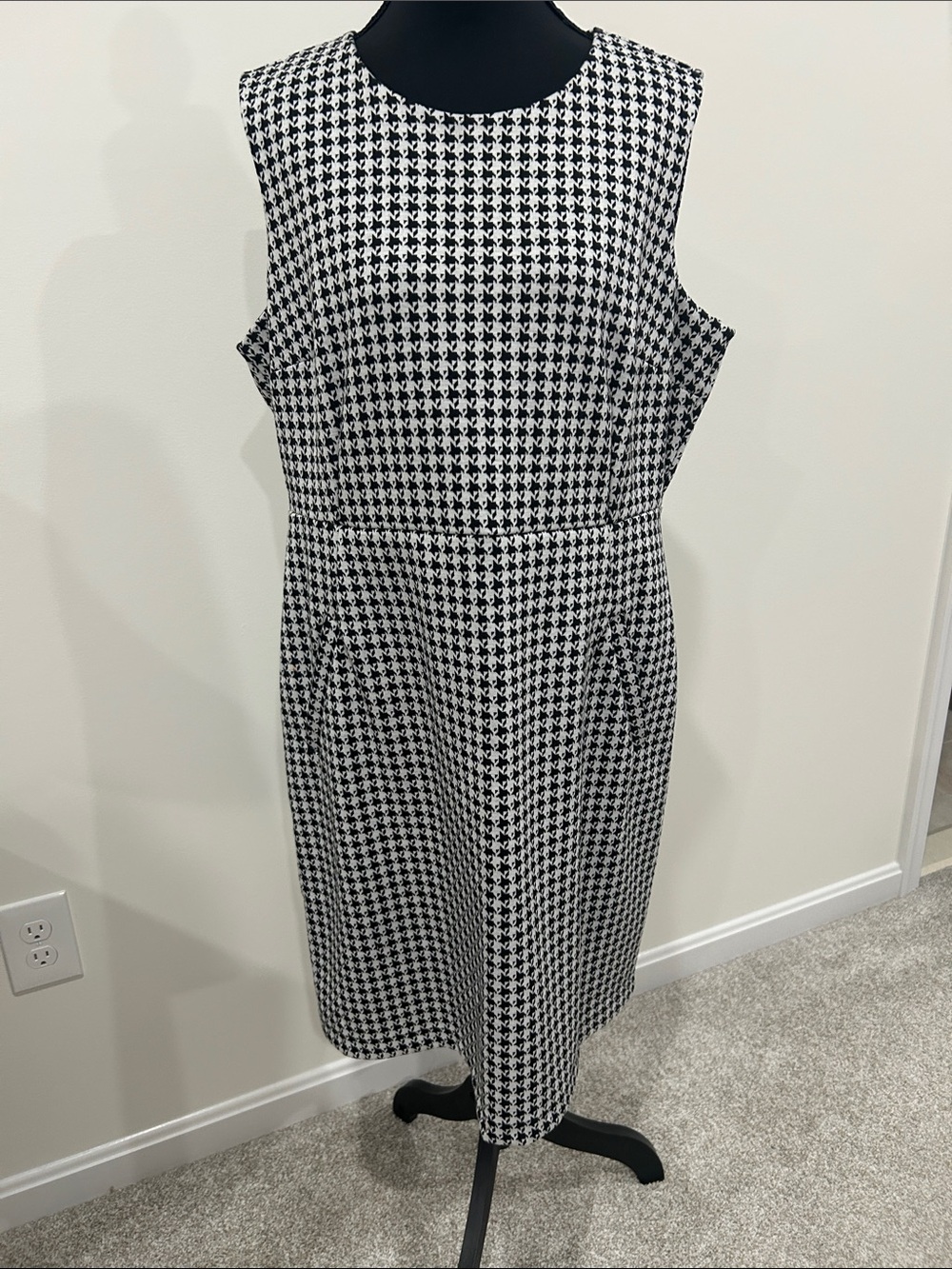 Lands' End Black & White Houndstooth Midi Sheath Dress
